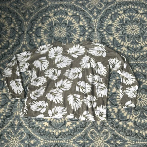 J. Jill Oversized Olive and White Leaf Pattern Sweater - Linen Blend - Picture 3 of 3